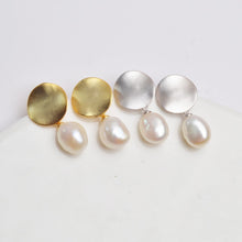 THE APHRODITE PEARL DROP EARRING