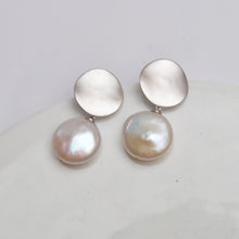 THE APHRODITE PEARL DROP EARRING