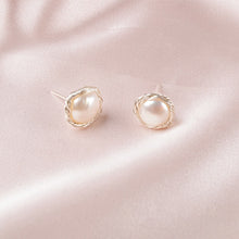 THE ATHENA PEARL STUD