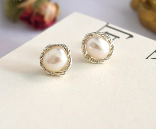 THE ATHENA PEARL STUD