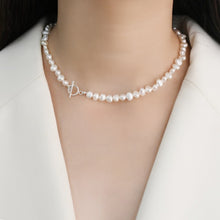 PEARL CHOKER WITH A TWIST