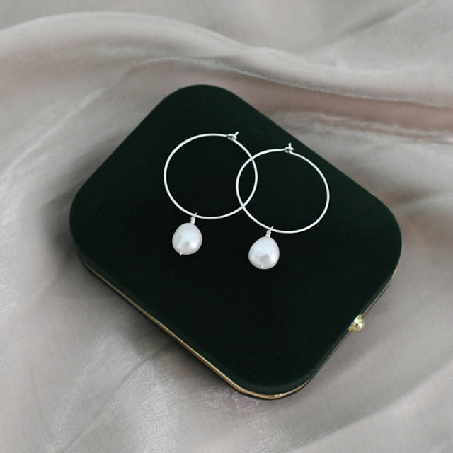 THE VENUS PEARL HOOP EARRINGS